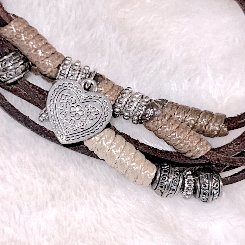8.5”🩶 BROWN LEATHER MULTI-STRAND BRACELET w/SILVER MAGNETIC CLOSURE HEART CHARM - Picture 3 of 7
